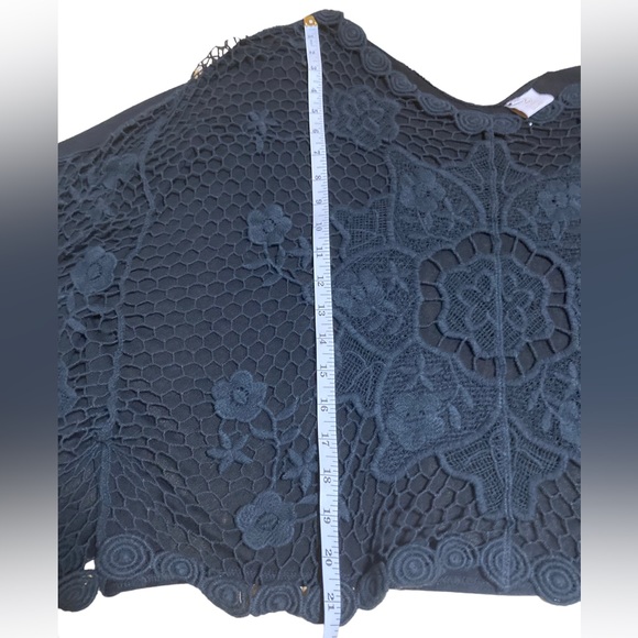 2 Chic Luxe crocheted poncho. V neckline, crochet lace back, butterfly cut - Picture 7 of 8